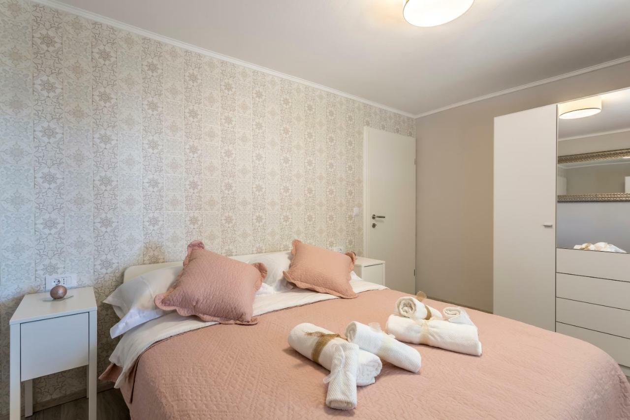 Luxury Apartment Beyond Stobrec Exterior photo
