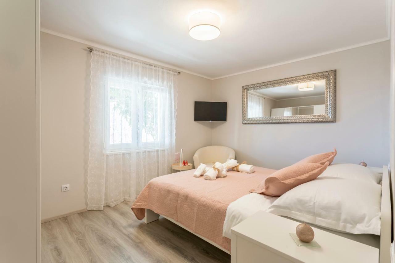 Luxury Apartment Beyond Stobrec Exterior photo